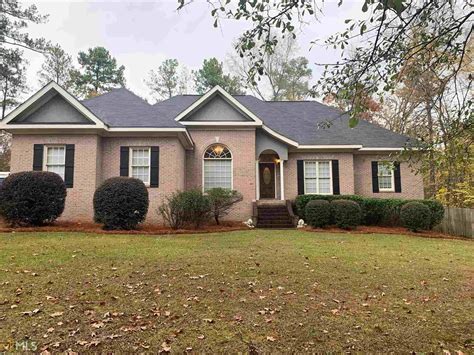 3 bedrooms on main, plus 2 bedrooms and living space in finished basement. . Houses for sale in bibb county ga